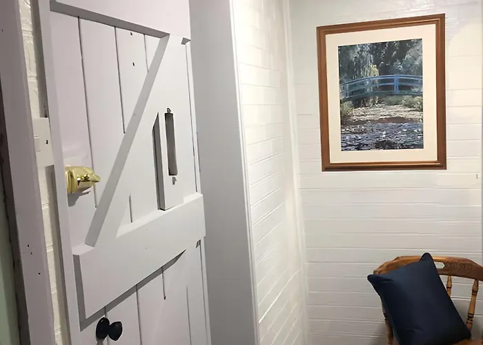 Double Room In Character Cottage With Parking, Beaulieu, New Forest
